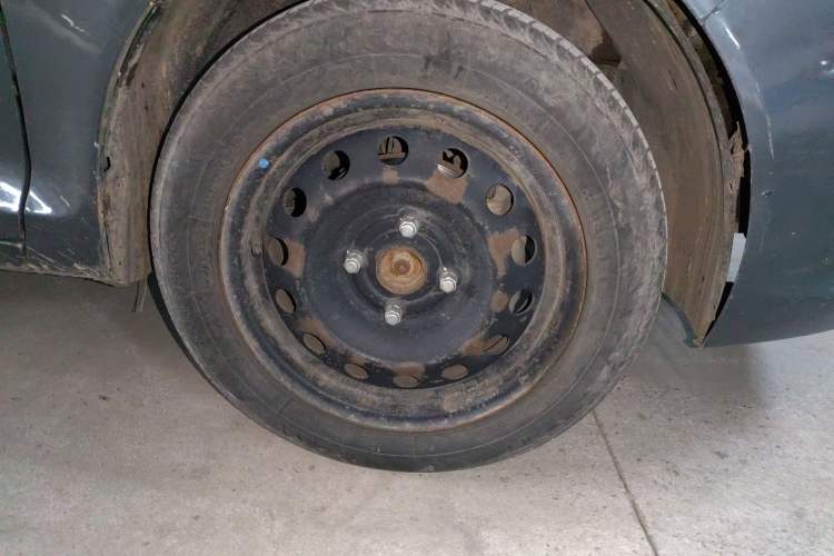 Used Chery Fengyun 2 2013 Hatchback 1.5L Manual Ruiyi Edition Right Front Wheel Hub