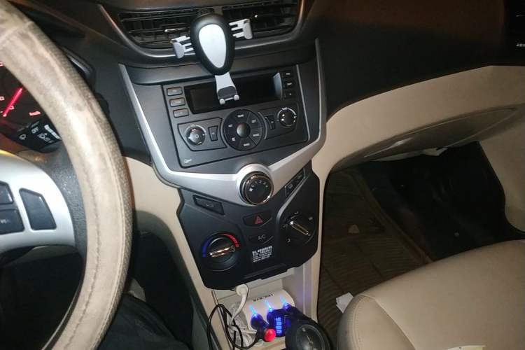 Used Chery Fengyun 2 2013 Hatchback 1.5L Manual Ruiyi Edition Audio And AC Panel