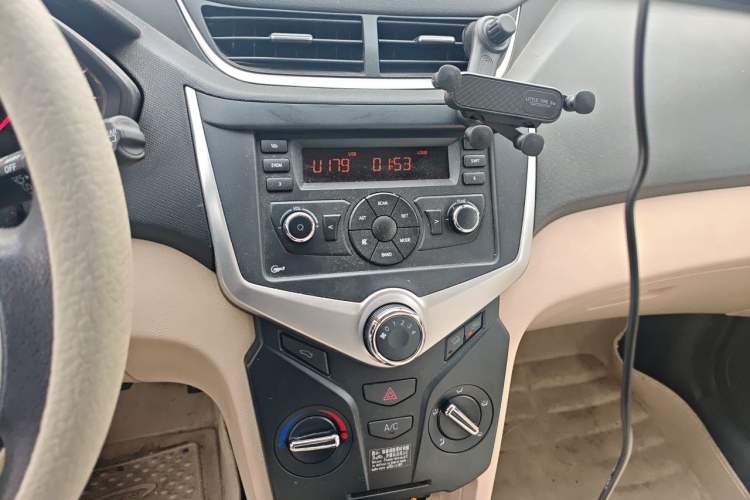 Used Chery Fengyun 2 2013 Hatchback 1.5L Manual Ruiyi Edition Audio And AC Panel