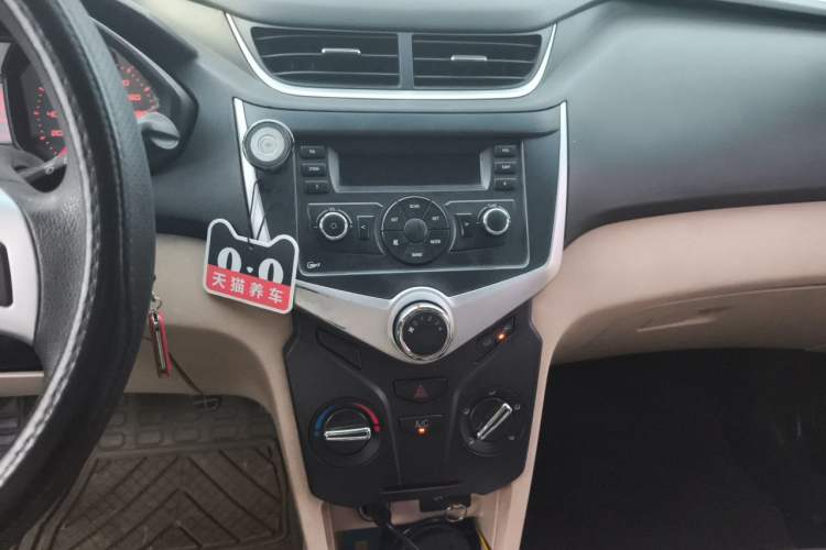 Used Chery Fengyun 2 2013 Hatchback 1.5L Manual Ruiyi Edition Audio And AC Panel