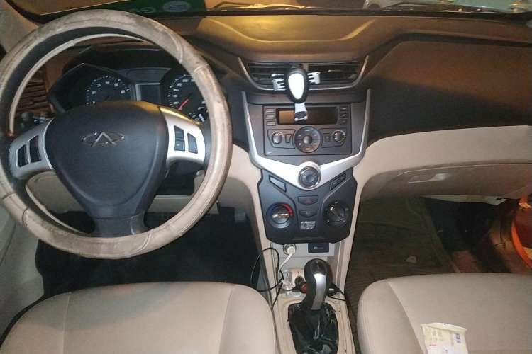 Used Chery Fengyun 2 2013 Hatchback 1.5L Manual Ruiyi Edition Center Console