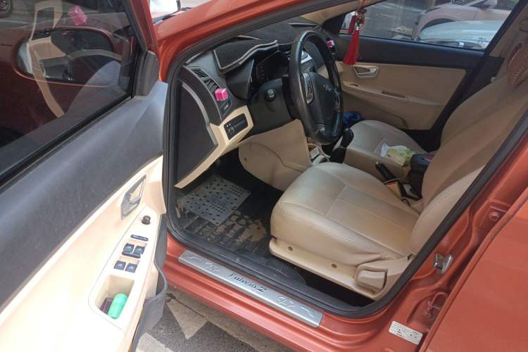 Used Chery Fengyun 2 2013 Hatchback 1.5L Manual Ruiyi Edition Driver Seat