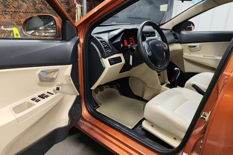 Used Chery Fengyun 2 2013 Hatchback 1.5L Manual Ruiyi Edition Driver Seat