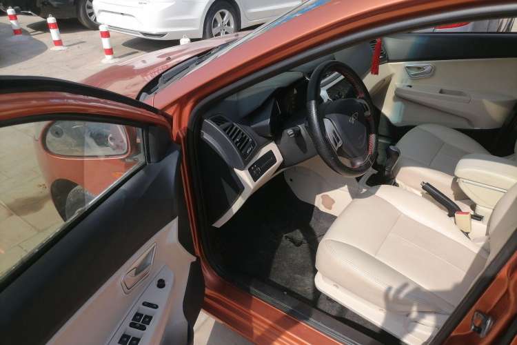 Used Chery Fengyun 2 2013 Hatchback 1.5L Manual Ruiyi Edition Driver Seat