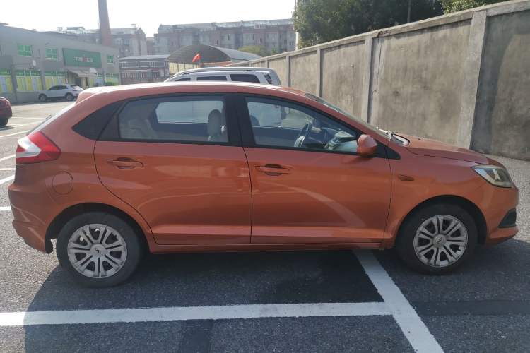 Used Chery Fengyun 2 2013 Hatchback 1.5L AMT Ruìyì Edition Exterior 2