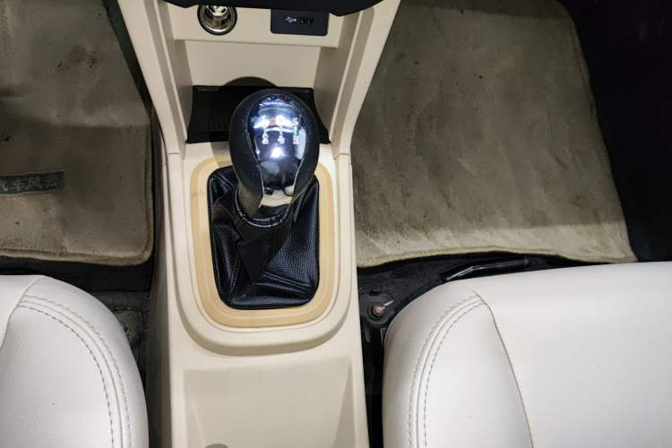 Used Chery Fengyun 2 2013 Hatchback 1.5L Manual Ruiyi Edition Gear Lever