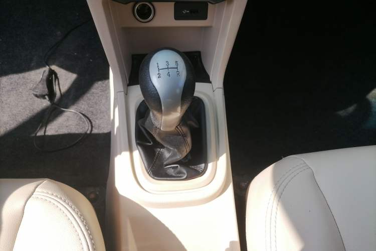 Used Chery Fengyun 2 2013 Hatchback 1.5L Manual Ruiyi Edition Gear Lever