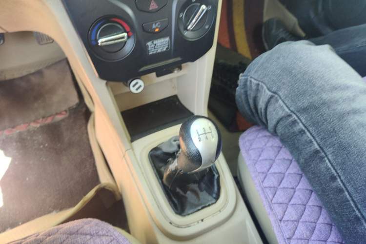 Used Chery Fengyun 2 2013 Hatchback 1.5L Manual Ruiyi Edition Gear Lever