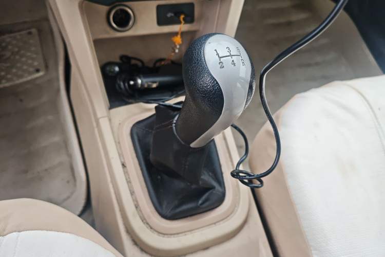 Used Chery Fengyun 2 2013 Hatchback 1.5L Manual Ruiyi Edition Gear Lever