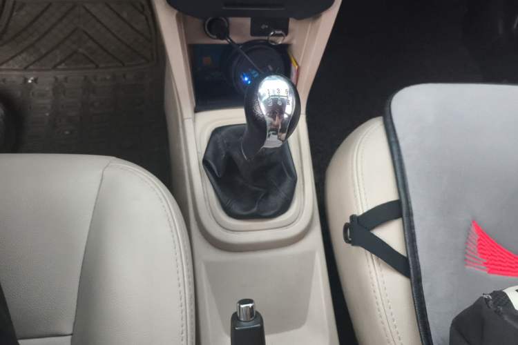 Used Chery Fengyun 2 2013 Hatchback 1.5L Manual Ruiyi Edition Gear Lever
