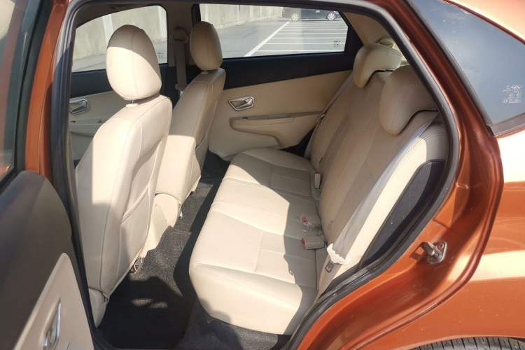 Used Chery Fengyun 2 2013 Hatchback 1.5L AMT Ruìyì Edition Interior 1