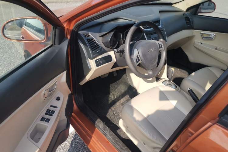 Used Chery Fengyun 2 2013 Hatchback 1.5L AMT Ruìyì Edition Interior 2