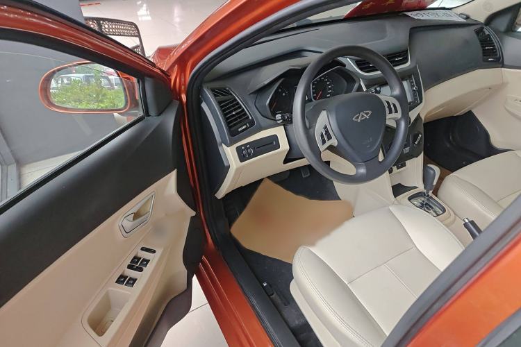 Used Chery Fengyun 2 2013 Hatchback 1.5L AMT Ruìyì Edition Interior 2