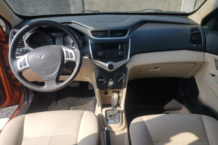 Used Chery Fengyun 2 2013 Hatchback 1.5L AMT Ruìyì Edition Interior 3