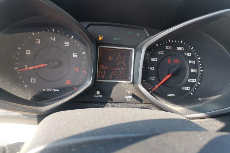 Used Chery Fengyun 2 2013 Hatchback 1.5L AMT Ruìyì Edition Odometer Close Up