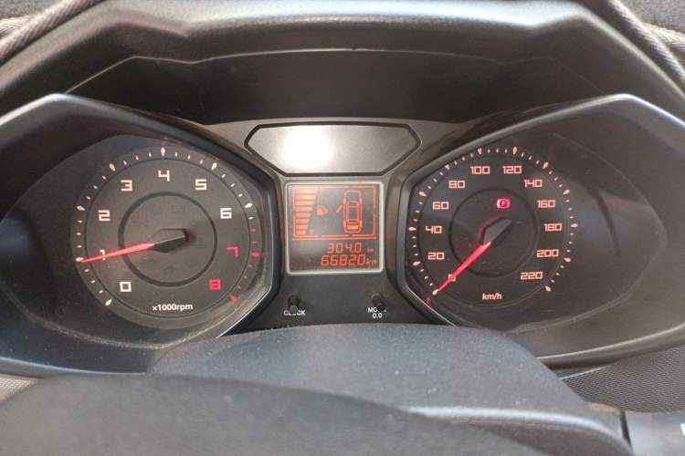 Used Chery Fengyun 2 2013 Hatchback 1.5L Manual Ruiyi Edition Odometer Close Up