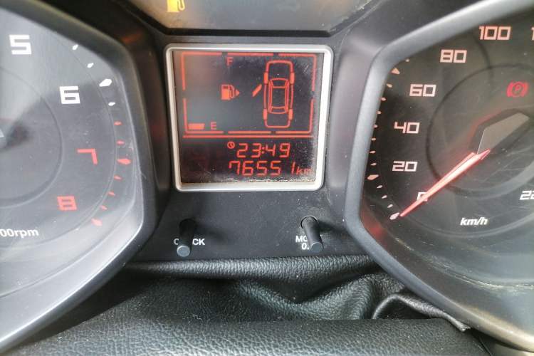 Used Chery Fengyun 2 2013 Hatchback 1.5L Manual Ruiyi Edition Odometer Close Up