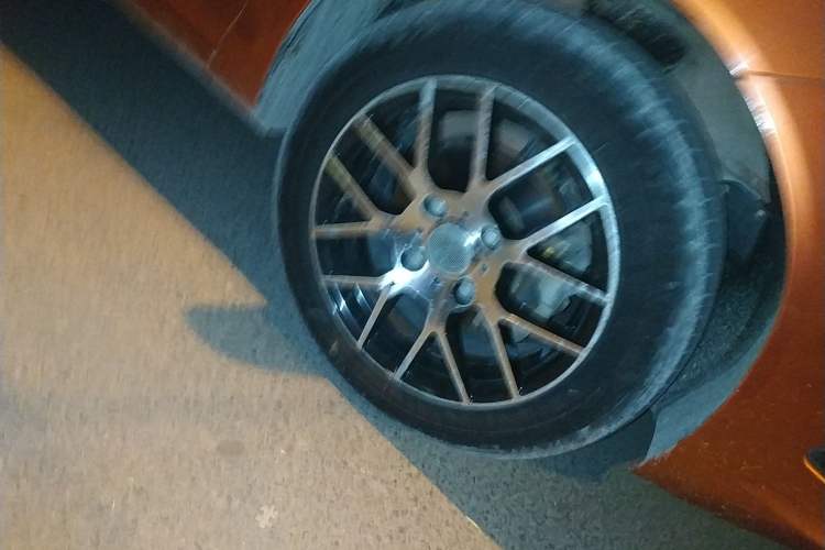 Used Chery Fengyun 2 2013 Hatchback 1.5L Manual Ruiyi Edition Right Front Wheel Hub