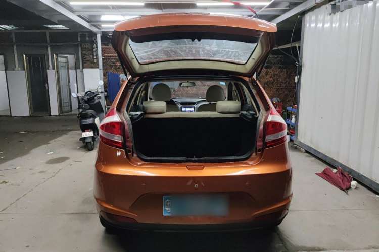 Used Chery Fengyun 2 2013 Hatchback 1.5L Manual Ruiyi Edition Trunk