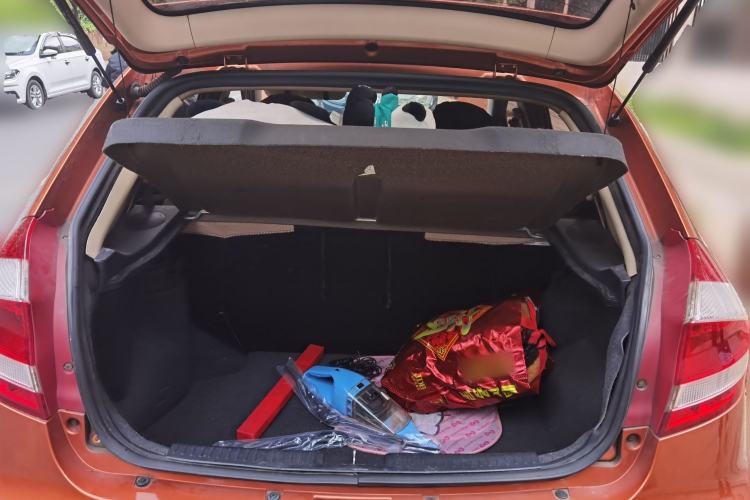 Used Chery Fengyun 2 2013 Hatchback 1.5L Manual Ruiyi Edition Trunk