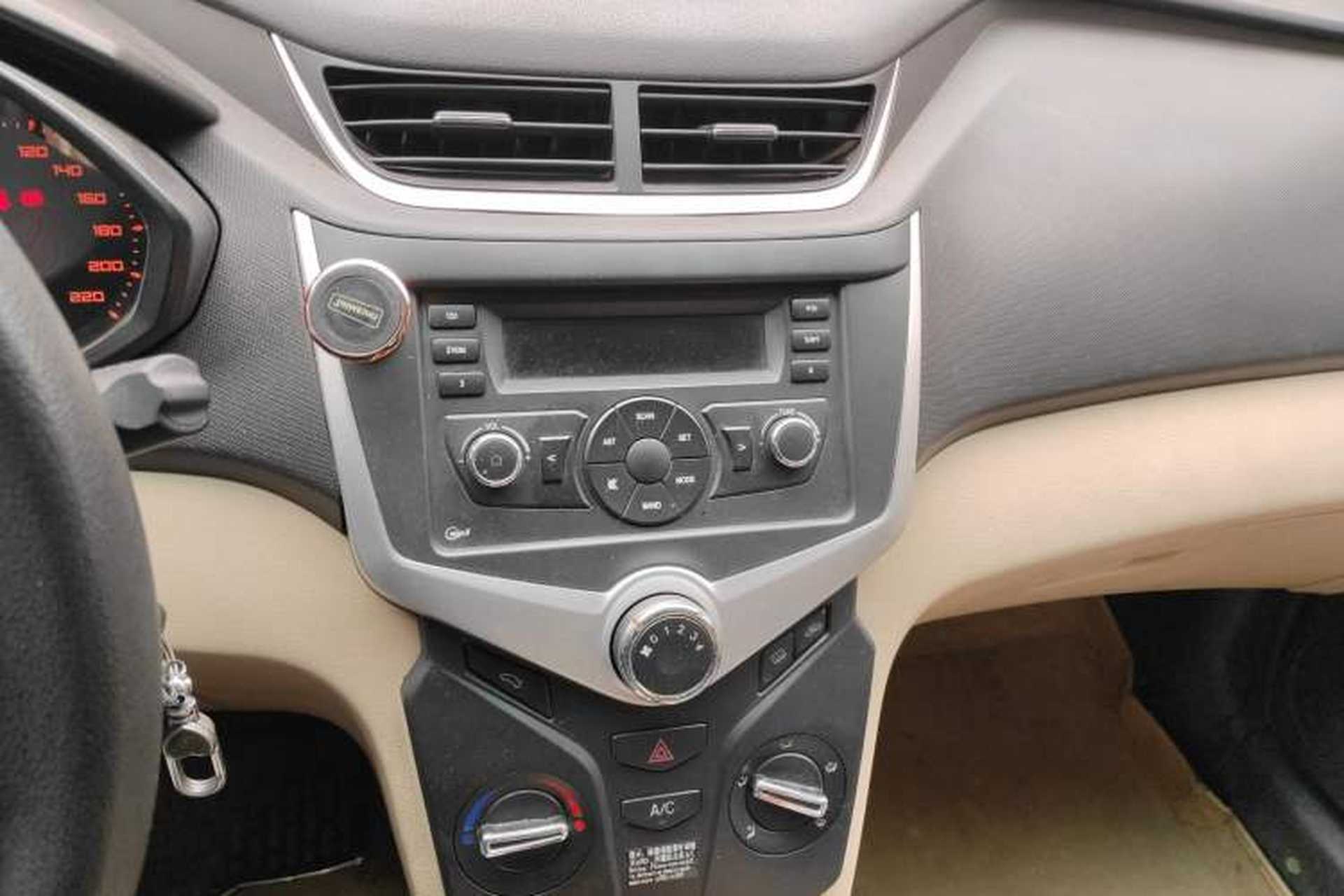 Used Chery Fengyun 2 2013 Hatchback 1.5L Manual Ruiyi Edition Audio And AC Panel
