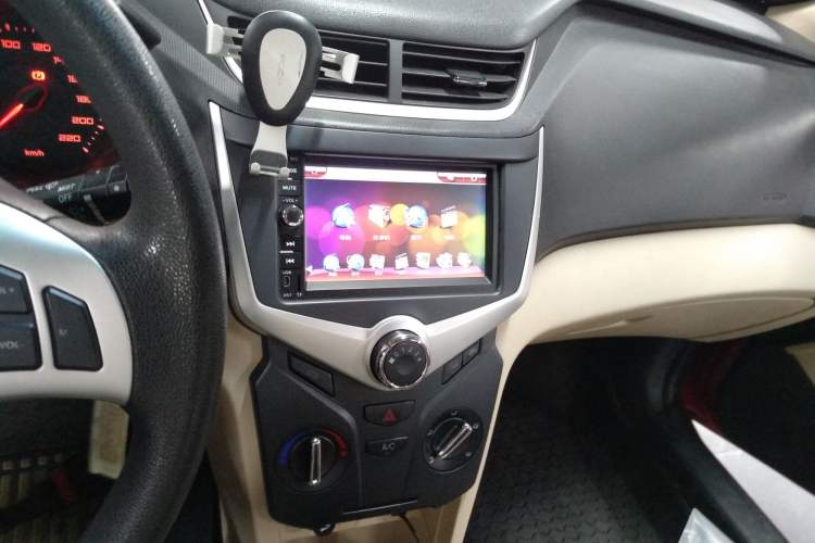 Used Chery Fengyun 2 2013 Hatchback 1.5L Manual Ruiyi Edition Audio And AC Panel