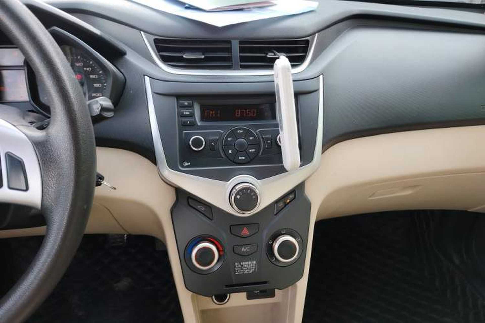 Used Chery Fengyun 2 2013 Hatchback 1.5L Manual Kuaiyi Edition Audio And AC Panel