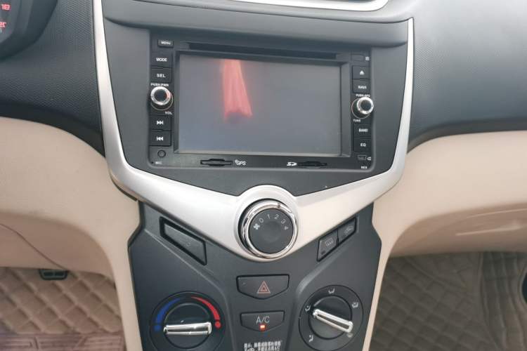 Used Chery Fengyun 2 2013 Hatchback 1.5L Manual Ruiyi Edition Audio And AC Panel