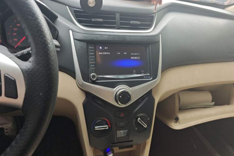Used Chery Fengyun 2 2013 Hatchback 1.5L Manual Ruiyi Edition Audio And AC Panel