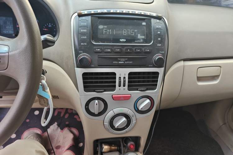 Used Chery Fengyun 2 2013 Hatchback 1.5L AMT Ruìyì Edition Audio And AC Panel