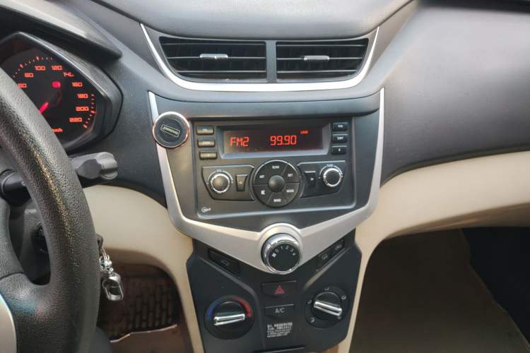 Used Chery Fengyun 2 2013 Hatchback 1.5L Manual Ruiyi Edition Audio And AC Panel