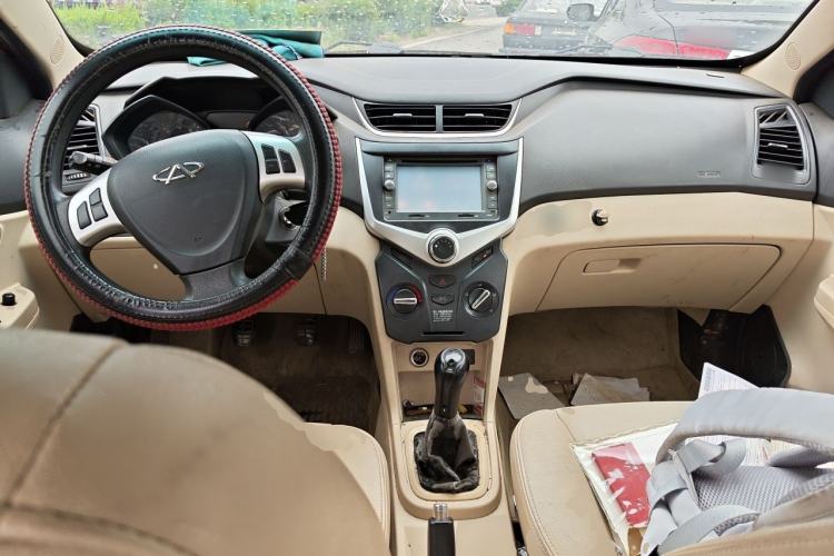 Used Chery Fengyun 2 2013 Hatchback 1.5L Manual Ruiyi Edition Center Console