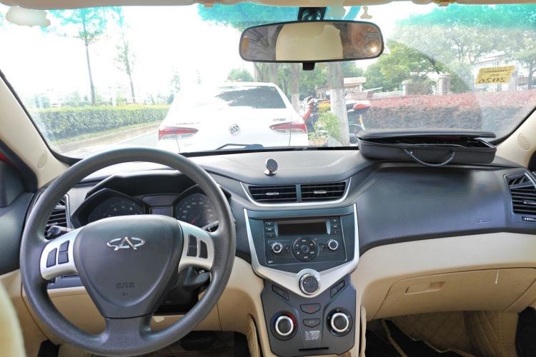 Used Chery Fengyun 2 2013 Hatchback 1.5L AMT Ruìyì Edition Center Console