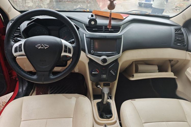 Used Chery Fengyun 2 2013 Hatchback 1.5L Manual Ruiyi Edition Center Console