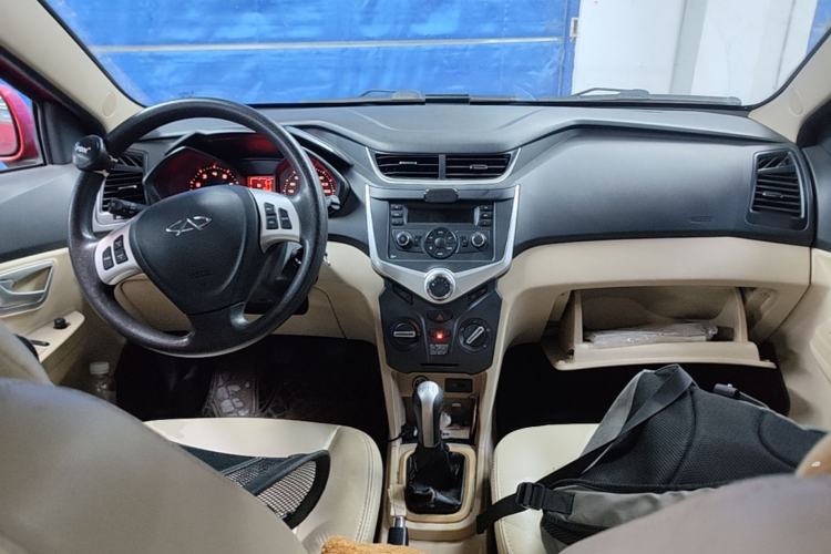 Used Chery Fengyun 2 2013 Hatchback 1.5L Manual Ruiyi Edition Center Console