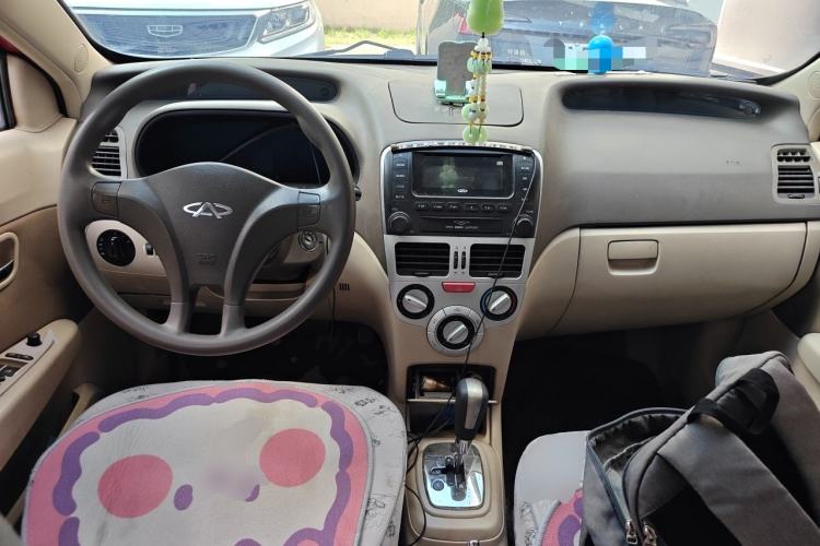 Used Chery Fengyun 2 2013 Hatchback 1.5L AMT Ruìyì Edition Center Console