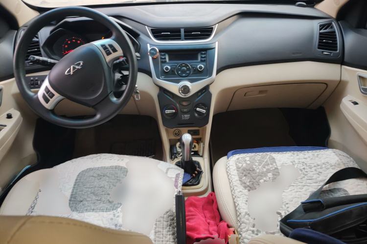 Used Chery Fengyun 2 2013 Hatchback 1.5L Manual Ruiyi Edition Center Console