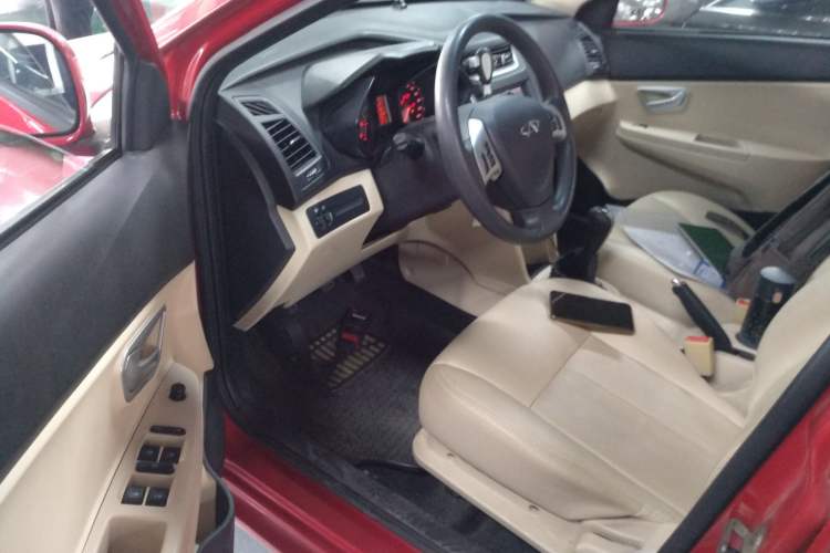 Used Chery Fengyun 2 2013 Hatchback 1.5L Manual Ruiyi Edition Driver Seat