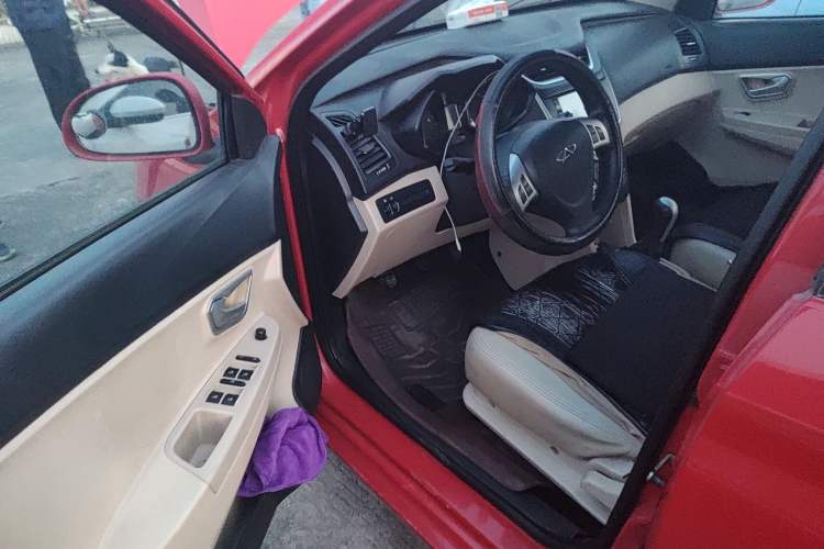 Used Chery Fengyun 2 2013 Hatchback 1.5L Manual Ruiyi Edition Driver Seat