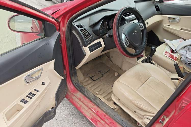 Used Chery Fengyun 2 2013 Hatchback 1.5L Manual Ruiyi Edition Driver Seat