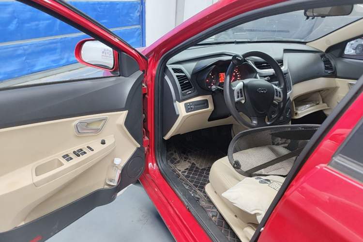 Used Chery Fengyun 2 2013 Hatchback 1.5L Manual Ruiyi Edition Driver Seat