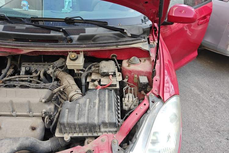 Used Chery Fengyun 2 2013 Hatchback 1.5L AMT Ruìyì Edition Engine Bay Left