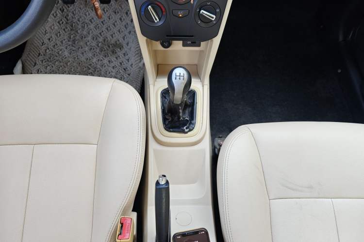 Used Chery Fengyun 2 2013 Hatchback 1.5L Manual Ruiyi Edition Gear Lever