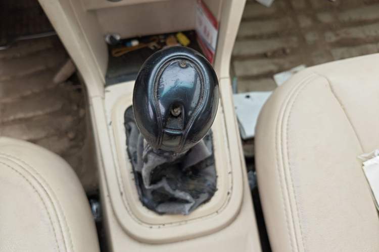 Used Chery Fengyun 2 2013 Hatchback 1.5L Manual Ruiyi Edition Gear Lever