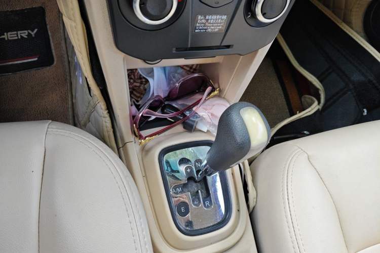 Used Chery Fengyun 2 2013 Hatchback 1.5L AMT Ruìyì Edition Gear Lever
