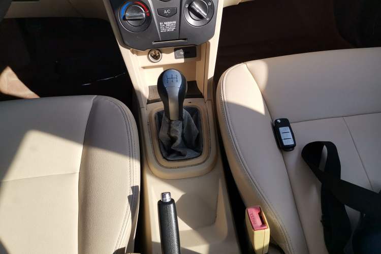 Used Chery Fengyun 2 2013 Hatchback 1.5L Manual Ruiyi Edition Gear Lever