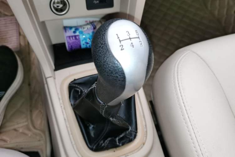 Used Chery Fengyun 2 2013 Hatchback 1.5L Manual Ruiyi Edition Gear Lever