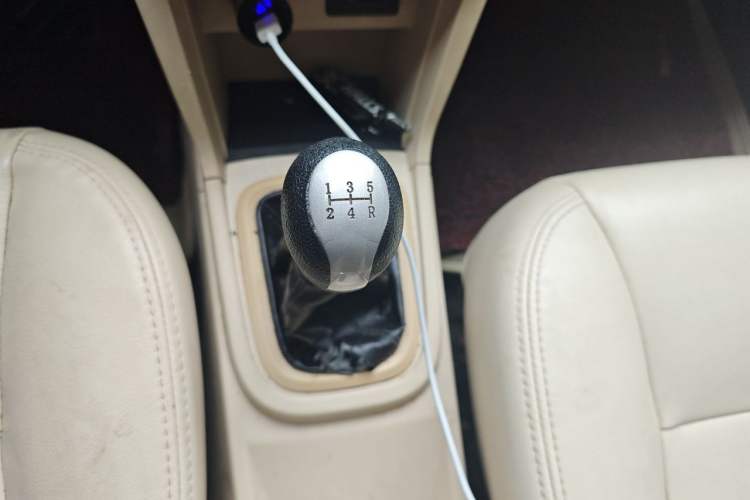 Used Chery Fengyun 2 2013 Hatchback 1.5L Manual Ruiyi Edition Gear Lever