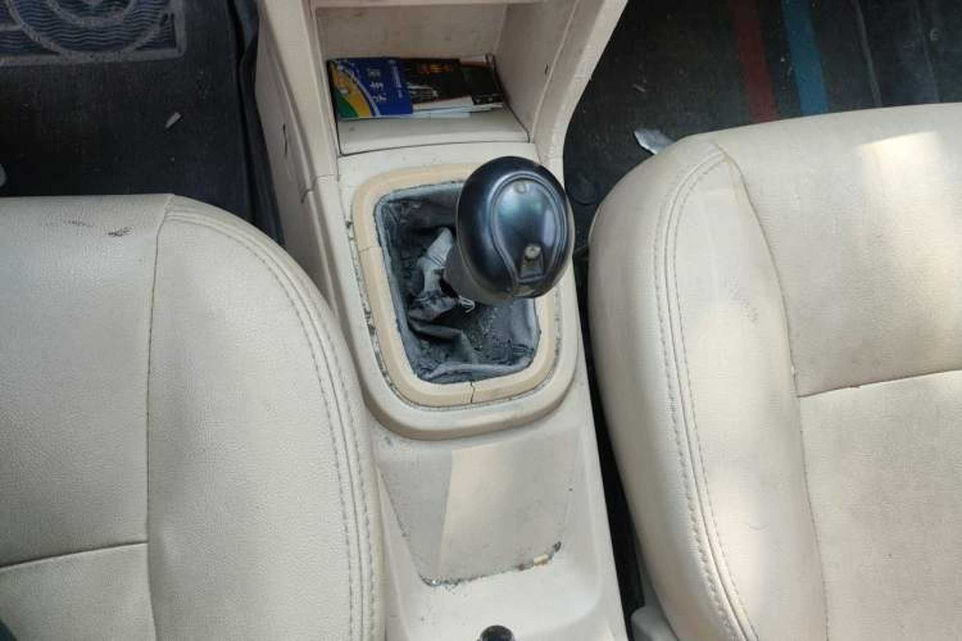 Used Chery Fengyun 2 2013 Hatchback 1.5L Manual Ruiyi Edition Gear Lever