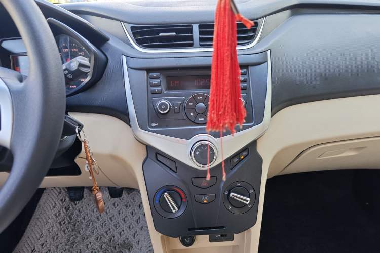 Used Chery Fengyun 2 2013 Hatchback 1.5L Manual Ruiyi Edition Interior 3